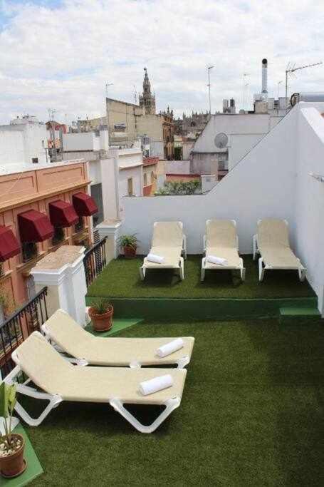 Casa palacio siglo XVIII en centro histórico de Sevilla. Exterior foto